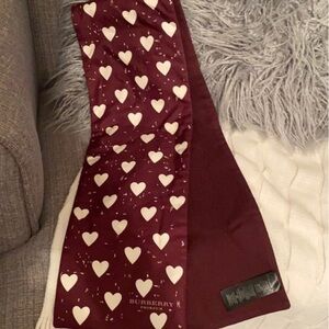 Burberry scarf burgundy hearts